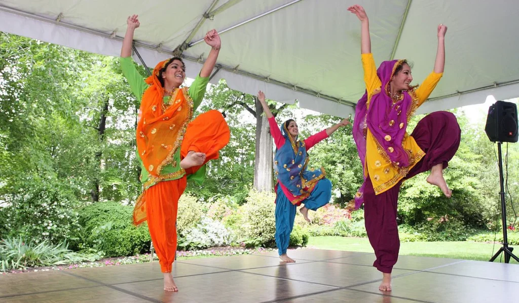 Giddha: A Platform for Women’s Groups to Address Social Issues and Empowerment 7 gidda choreography