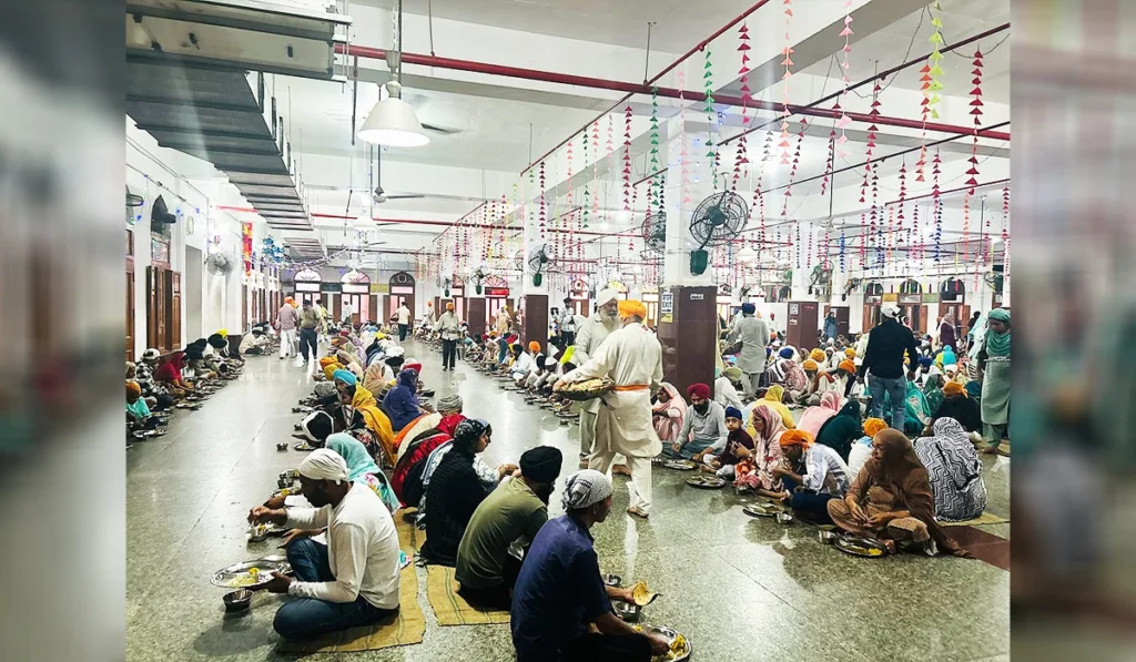 langar in golden temple
