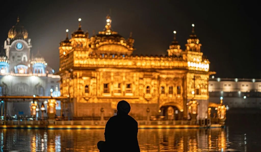 How Harmandir Sahib Became a Symbol of Unity and Equality 5 Amrit Sarovar and Spiritual Peace