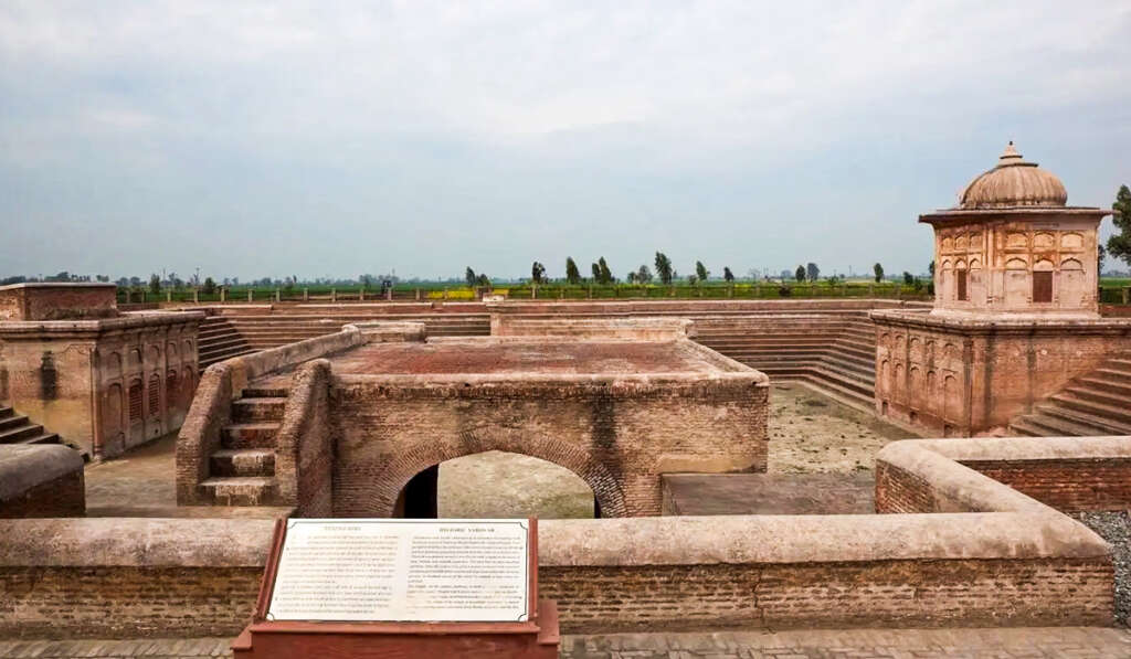 Historical Background of Pul Kanjri