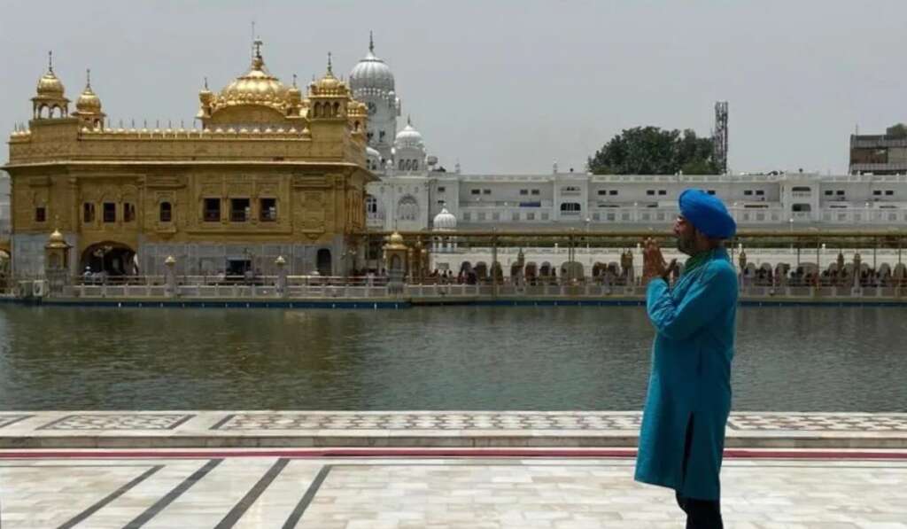 Miri-Piri Concept of Guru Hargobind Ji: A Point of Inflexion in the Evolution of Sikhism 8 Miri Piri Concept of Guru Hargobind Ji