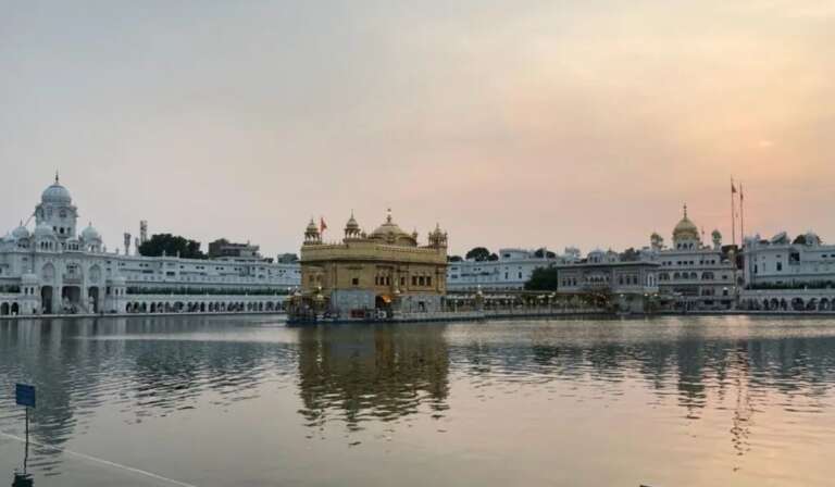 Miri-Piri Concept of Guru Hargobind Ji: A Point of Inflexion in the Evolution of Sikhism 5 Miri-Piri Concept of Guru Hargobind Ji 4
