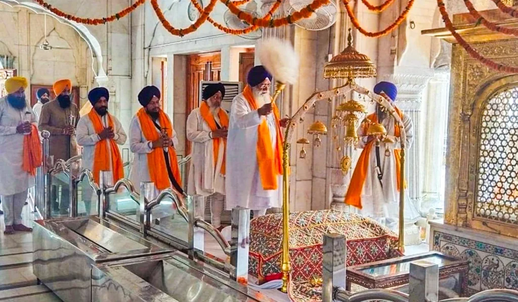 Akal Takht Sahib: A Great Legacy of Truth, Justice and Struggle 7 bowed down inside Sri Harmandir Sahib