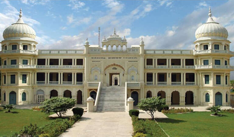 Historical Places in Pakistan Touched by the Feet of Guru Nanak Dev Ji 10 ਗੁਰਦੁਆਰਾ ਸੱਚਾ ਸੌਦਾ ਸਾਹਿਬ ਚੂਹੜਕਾਣਾ 768x448 1